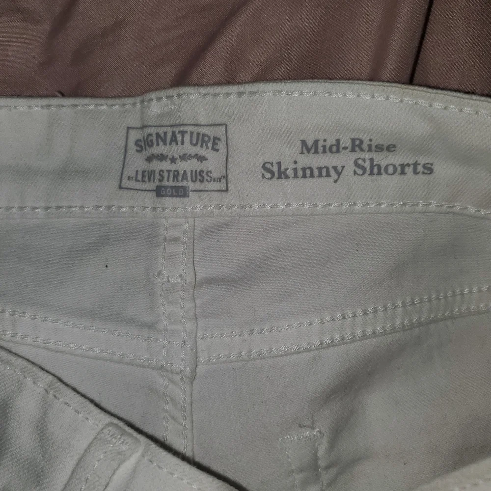 Shorts - Picture 3 of 3